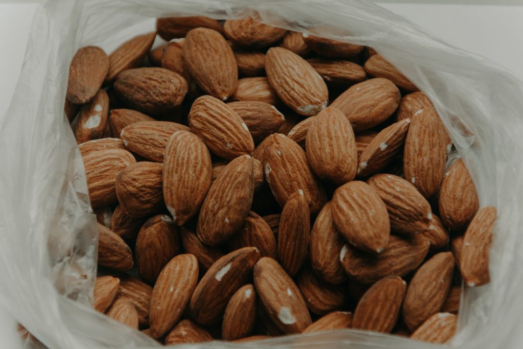 How to lose face fat with Almonds